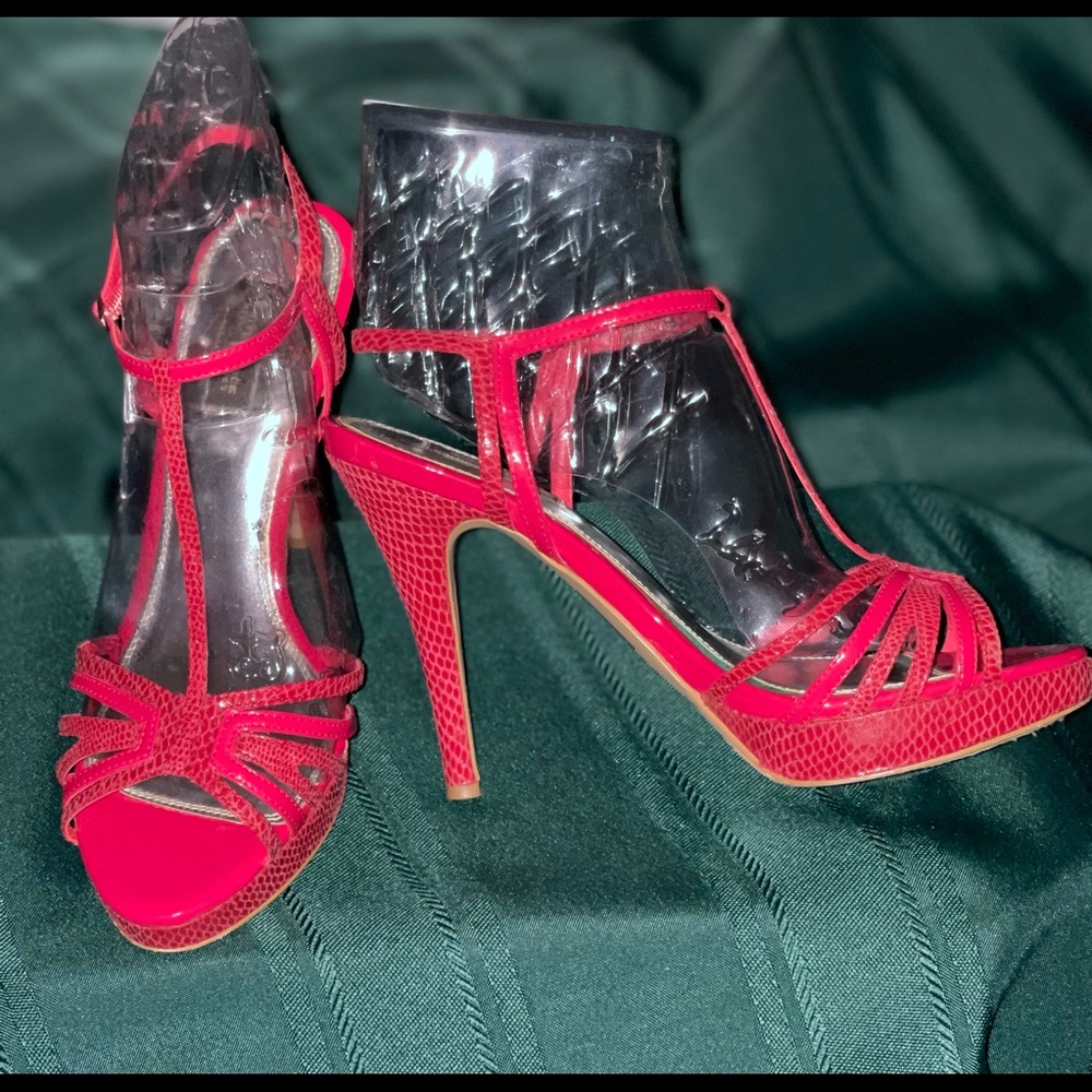 Size 8.5 White House Black Market platform heels